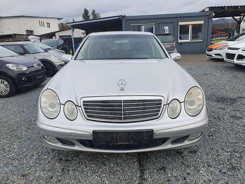 Second-hand Mercedes E220 150 CP (110 kW) 2004 Argintiu Berlinǎ