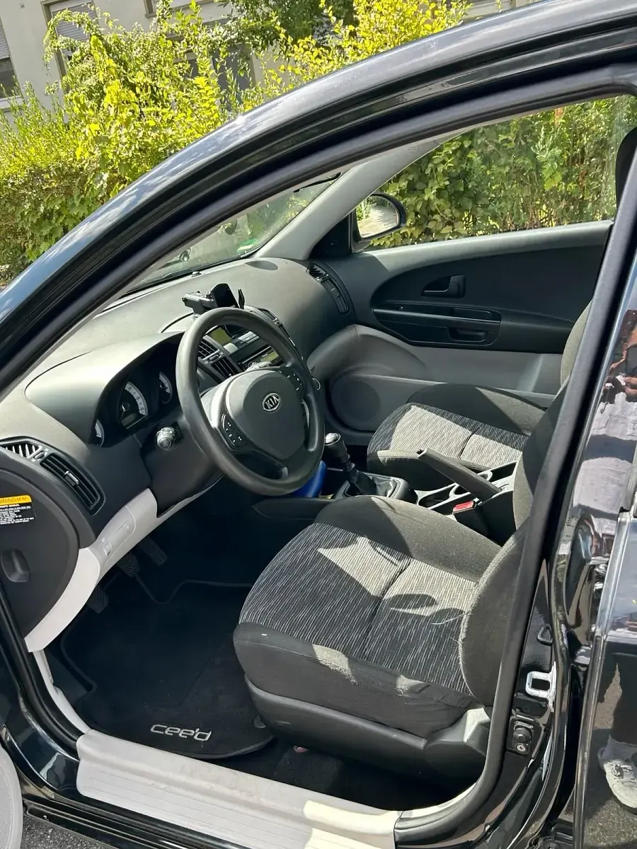 Gebraucht Kia Ceed 109 PS (80 kW) 2007 Schwarz Kleinwagen