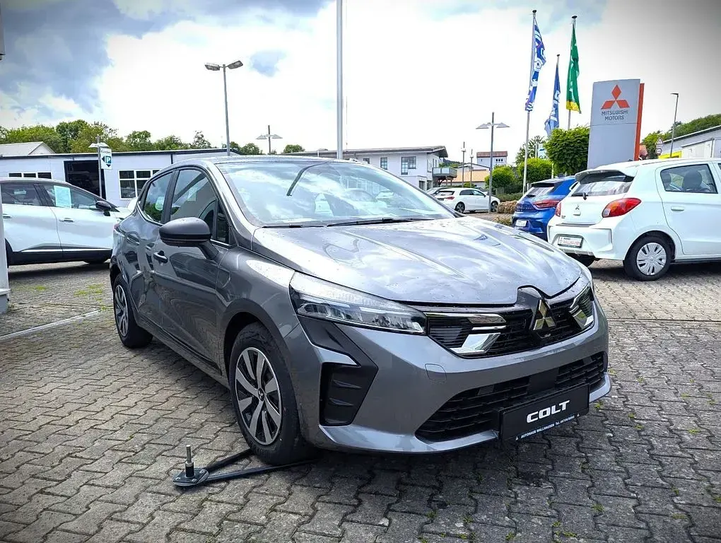 Neu Mitsubishi Colt 67 PS (49 kW) 2025 Achatgrau Kleinwagen