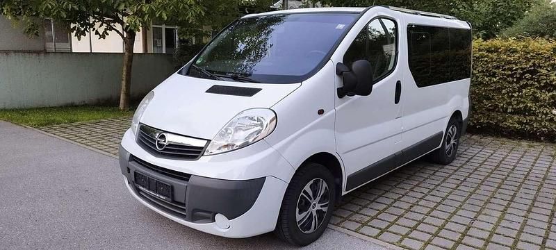 Weiß Gebraucht 2009 Opel Vivaro Van | 6.996 € (Fairer Preis) - Bild 1/4