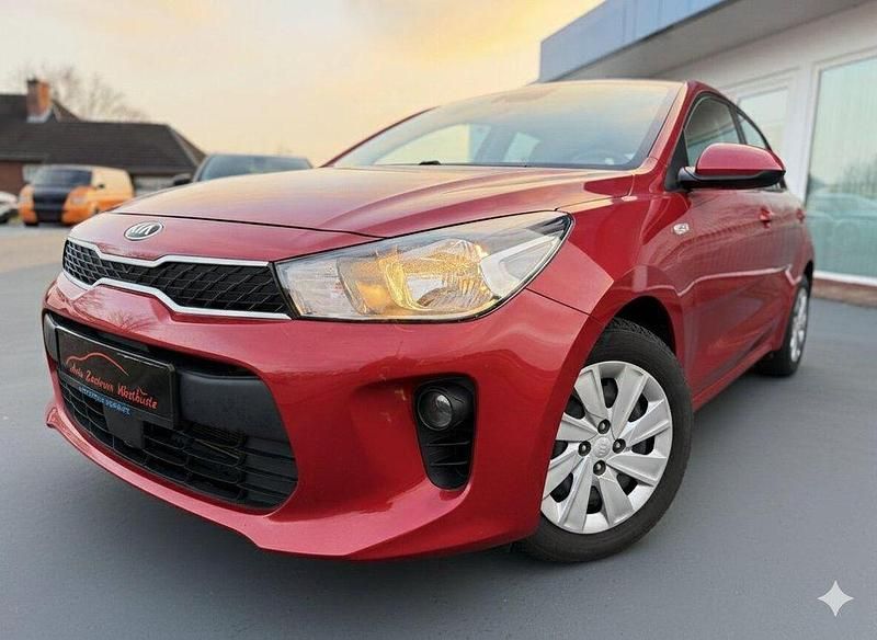 Gebraucht Kia Rio Attract 84 PS (61 kW) 2017 Rot Limousine