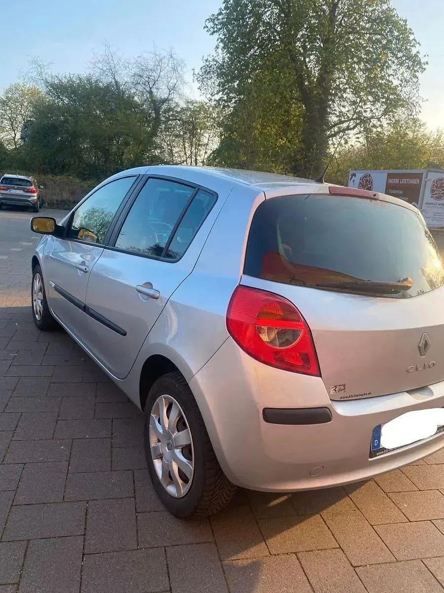 Używany Renault Clio II Rip Curl 75 KM (55 kW) 2007 Srebrny Sedan/Limuzyna