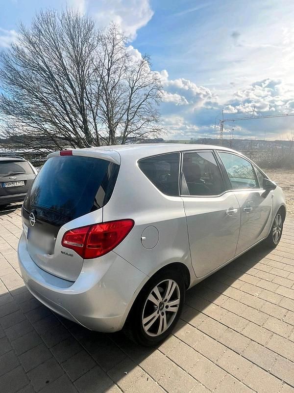 Gebraucht Opel Meriva 116 PS (85 kW) 2010 Silber Van / Kleinbus