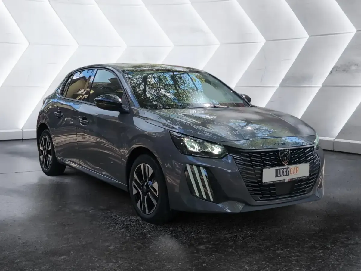 Gebraucht Peugeot 208 Allure 101 PS (74 kW) 2025 Kleinwagen