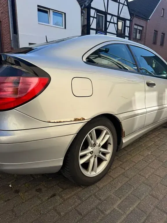 Gebraucht Mercedes C200 163 PS (119 kW) 2004 Silber Coupé