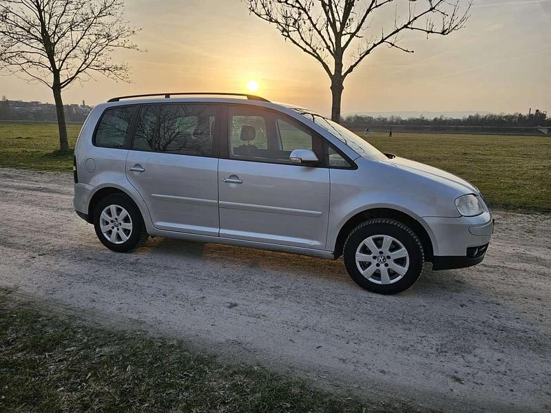Gebraucht VW Touran Trendline 116 PS (85 kW) 2004 Grau Van / Kleinbus