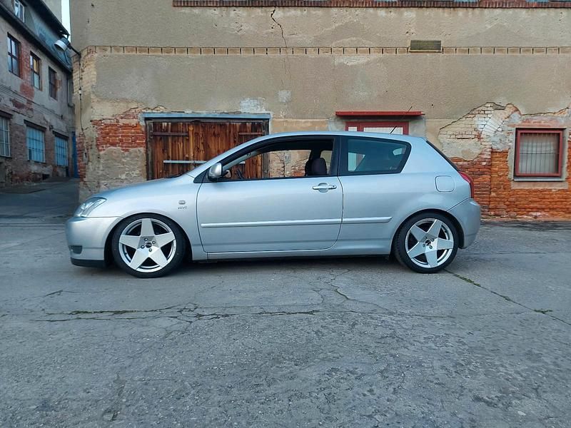 Silber Gebraucht 2003 Toyota Corolla Kleinwagen | 1.599 € (Fairer Preis) - Bild 1/4