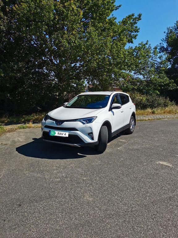Weiß Gebraucht 2017 Toyota RAV4 Edition-S SUV | 20.000 € (Fairer Preis) - Bild 1/4