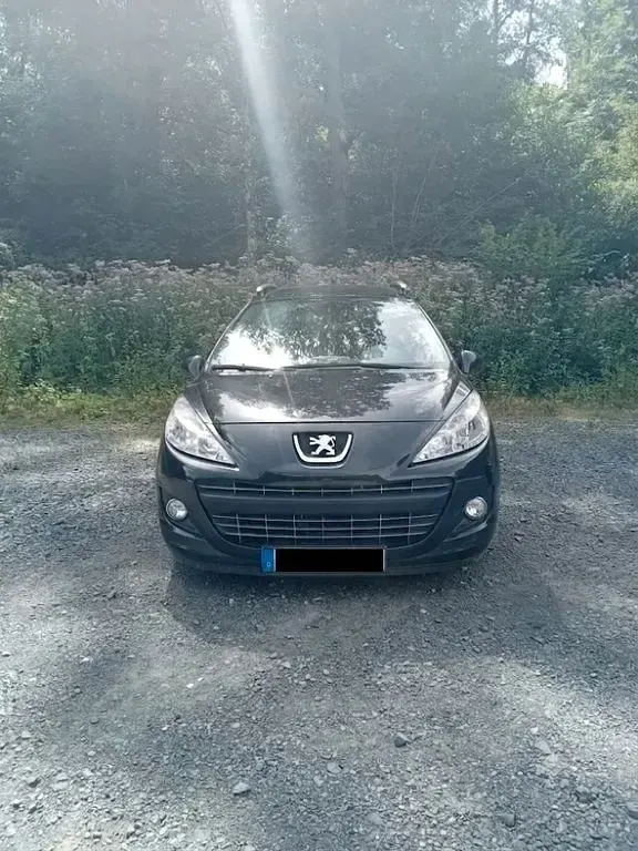 Gebraucht Peugeot 207 Forever 95 PS (69 kW) 2013 Schwarz Kombi