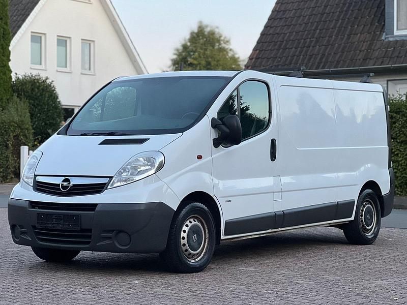Weiß Gebraucht 2011 Opel Vivaro Van | 6.499 € (Fairer Preis) - Bild 1/4