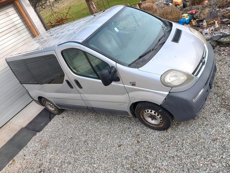 Gebraucht Opel Vivaro 101 PS (74 kW) 2002 Silber Van / Kleinbus