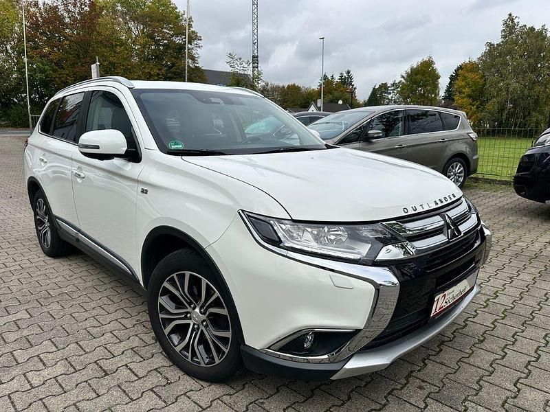 Weiß Gebraucht 2018 Mitsubishi Outlander Top SUV | 17.900 € (Fairer Preis) - Bild 1/4