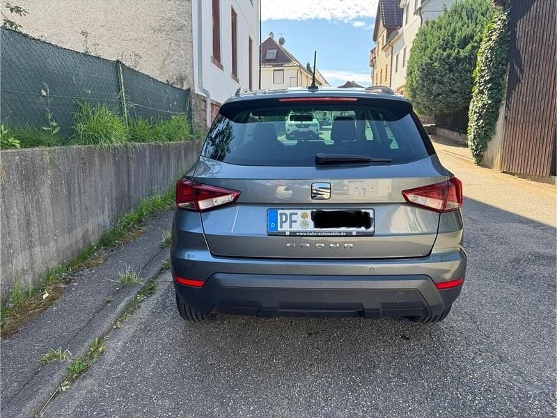 Grau Gebraucht 2018 Seat Arona Style SUV | 13.590 € (Guter Preis) - Bild 1/4