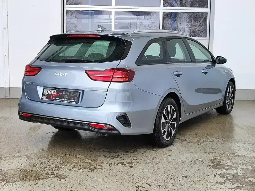 Neu Kia Ceed Sportswagon 140 PS (102 kW) 2025 Lunarsilbermet. css Kombi