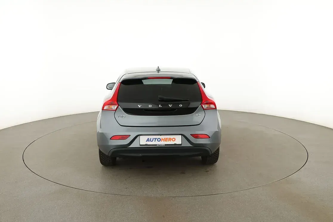 Brugt Volvo V40 Momentum 122 HK (89 kW) 2018 Grå Stationcar