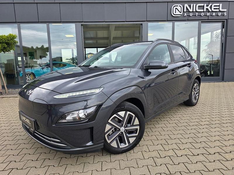 Grau Gebraucht 2022 Hyundai Kona SUV | 22.499 € (Fairer Preis) - Bild 1/4