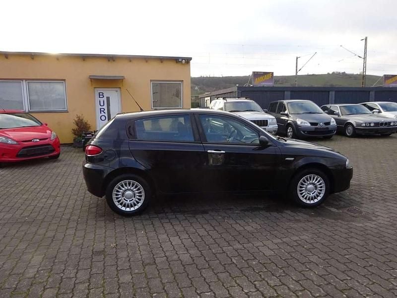Gebraucht Alfa Romeo 147 105 PS (77 kW) 2007 Schwarz Kleinwagen