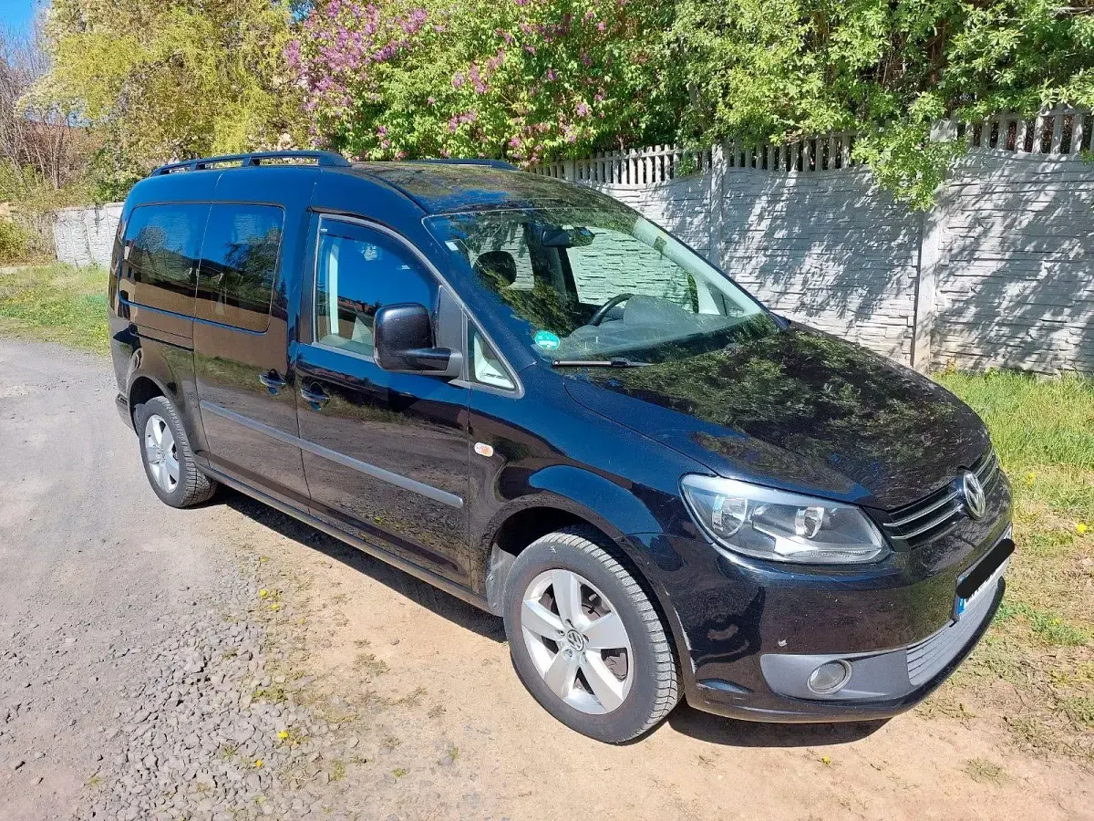Second-hand VW Caddy Maxi 140 CP (102 kW) 2011 Negru Monovolum