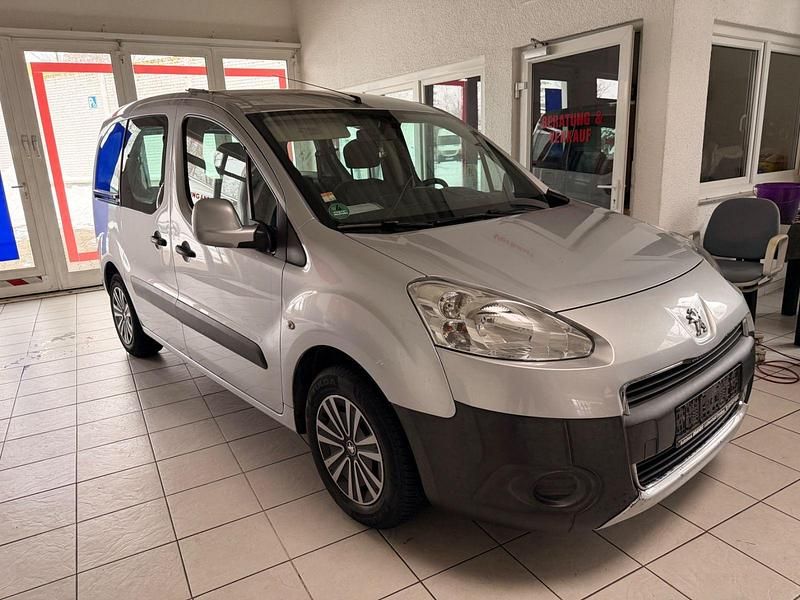 Grau Gebraucht 2013 Peugeot TePee Active Kombi | 4.199 € (Fairer Preis) - Bild 1/4
