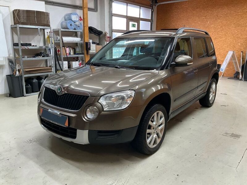 Braun Gebraucht 2012 Skoda Yeti Plus Edition SUV | 9.990 € (Etwas zu teuer) - Bild 1/4