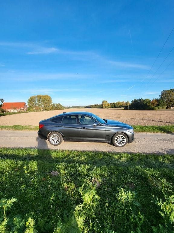 Gebraucht BMW 325 Sport Line 218 PS (160 kW) 2016 Grau Limousine