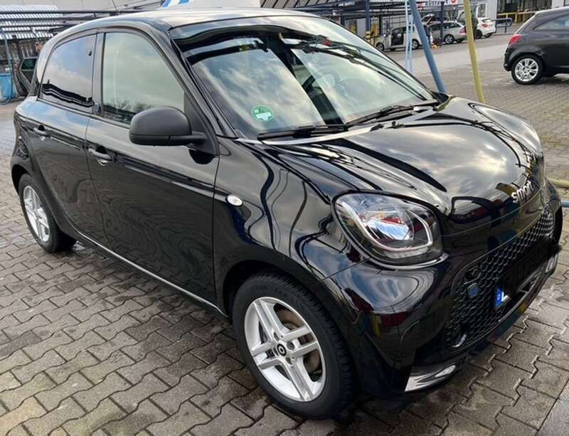 Schwarz Gebraucht 2021 Smart ForFour Electric Drive Limousine | 11.111 € (Etwas zu teuer) - Bild 1/4
