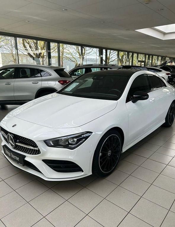 Weiß Gebraucht 2023 Mercedes CLA220 AMG line Limousine | 37.690 € (Fairer Preis) - Bild 1/4