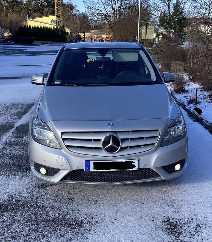 Silber Gebraucht 2013 Mercedes B180 Van / Kleinbus | 8.500 € (Superpreis) - Bild 1/4
