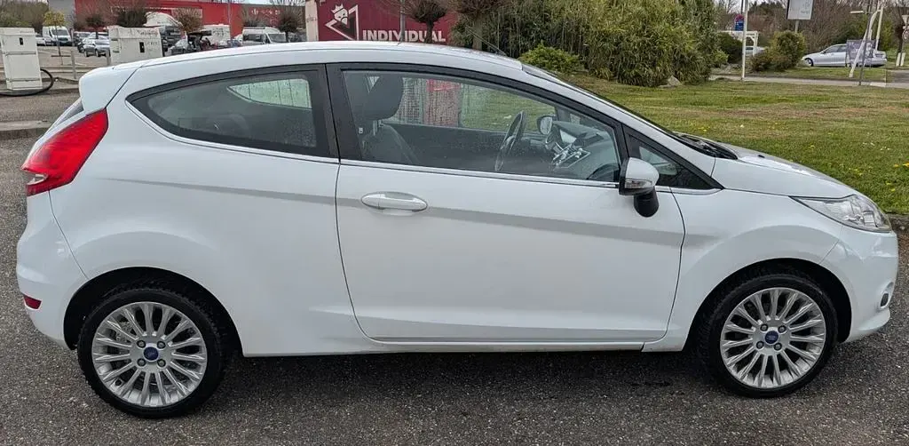 Gebraucht Ford Fiesta 95 PS (69 kW) 2011 Weiß Limousine