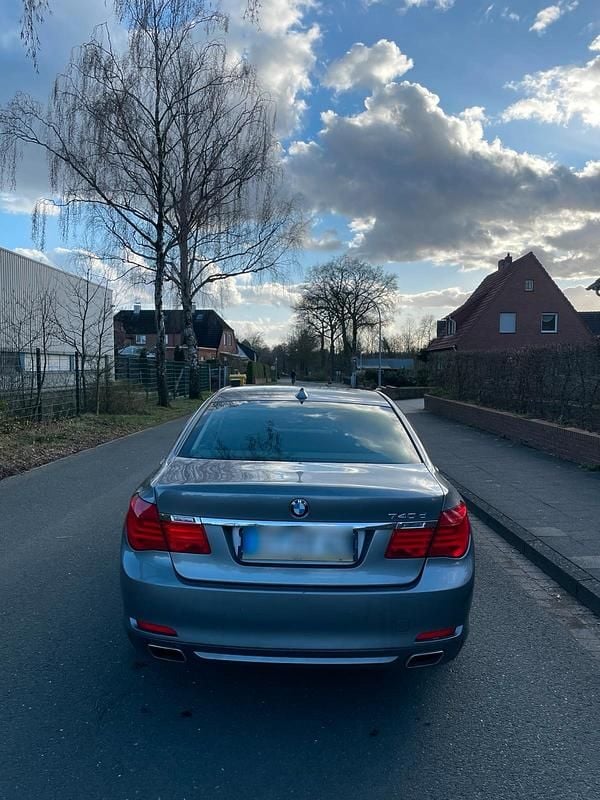 Gebraucht BMW 740 306 PS (225 kW) 2013 Grau Limousine