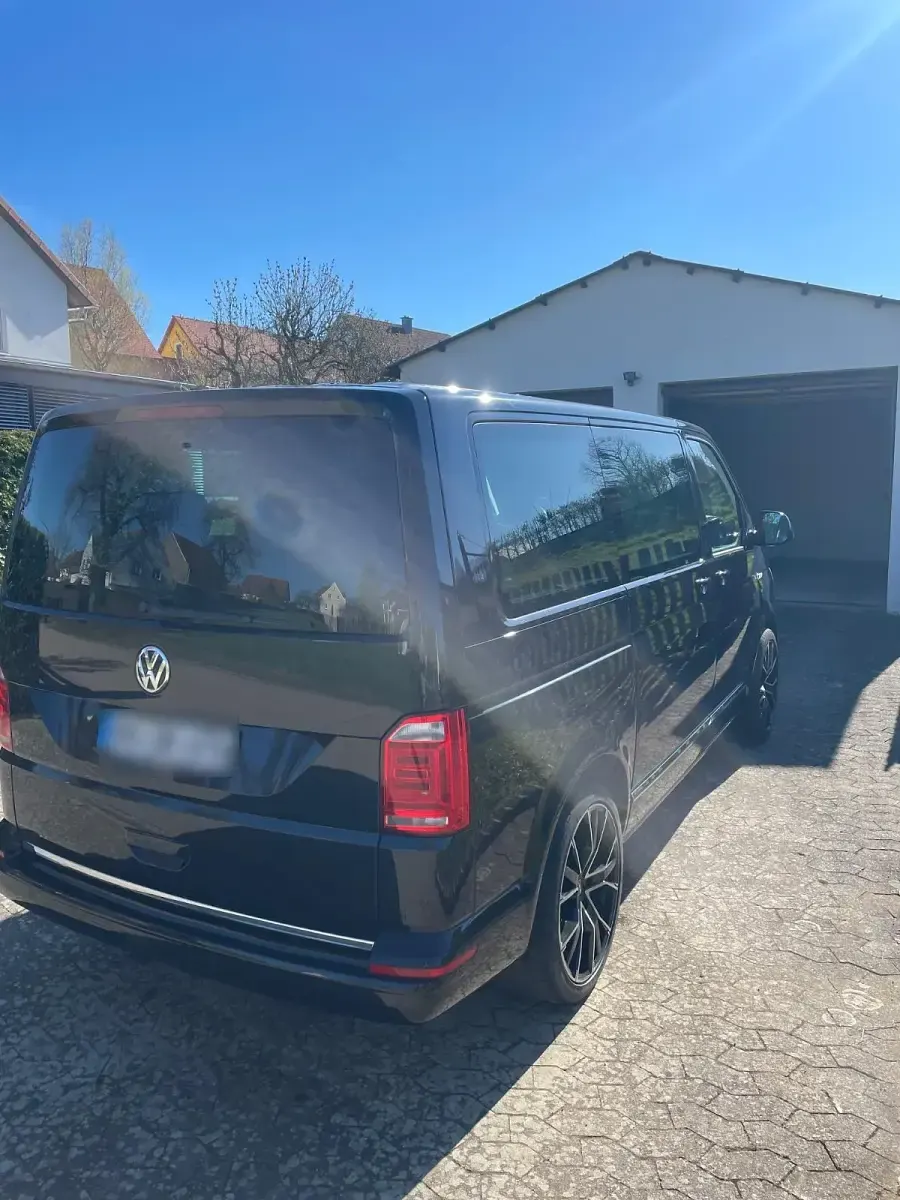Gebraucht VW Multivan Highline 204 PS (150 kW) 2017 Schwarz Van / Kleinbus