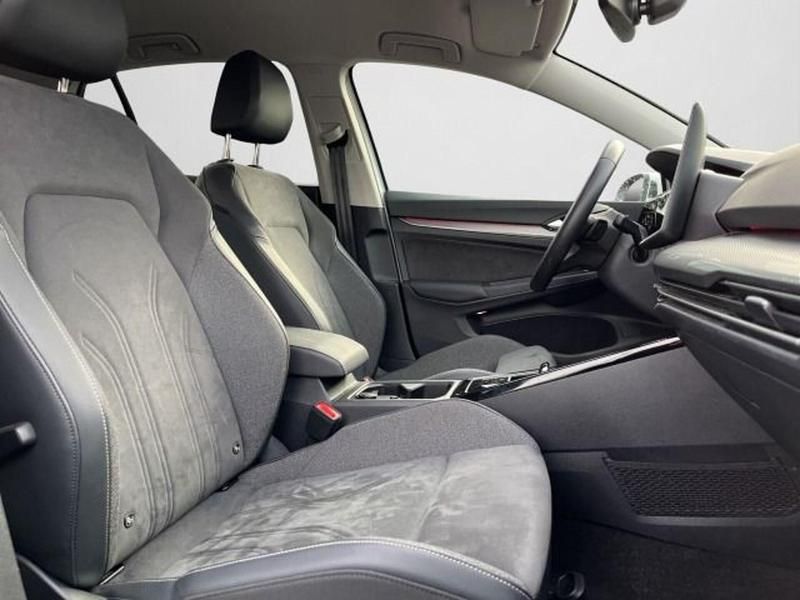 Gebraucht VW Golf VIII Style 150 PS (110 kW) 2025 Pure white Limousine