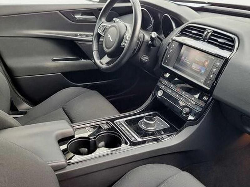 Gebraucht Jaguar XE Pure 200 PS (147 kW) 2017 Schwarz Limousine
