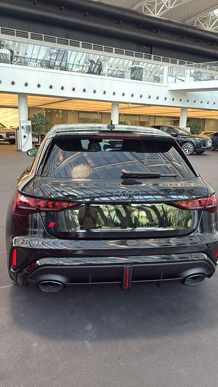 Gebraucht Audi RS3 Ambiente 400 PS (294 kW) 2025 Schwarz Limousine