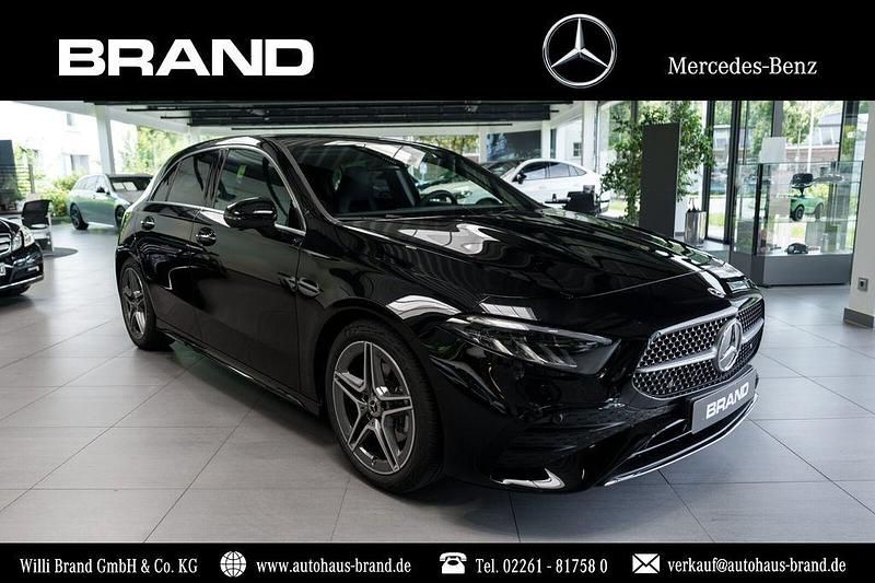 Schwarz Gebraucht 2025 Mercedes A200 AMG line Limousine | 45.980 € - Bild 1/4
