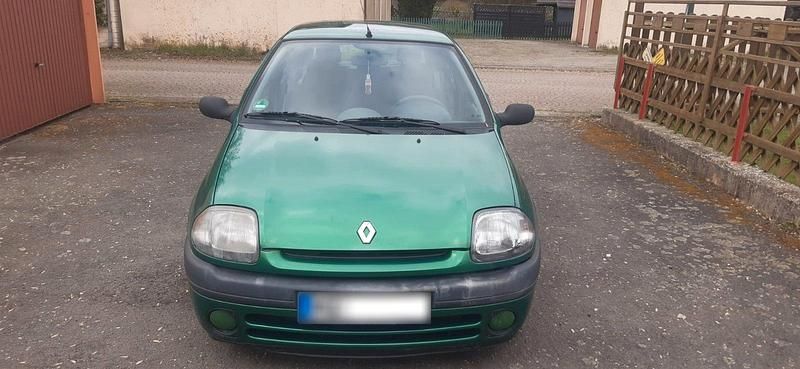 Gebraucht Renault Clio II 58 PS (42 kW) 2000 Grün Kleinwagen