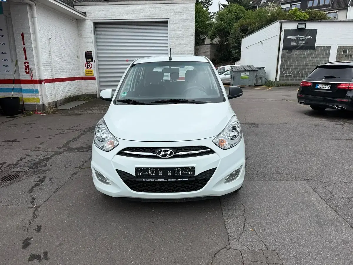 Gebraucht Hyundai i10 88 PS (64 kW) 2013 Weiß Kleinwagen