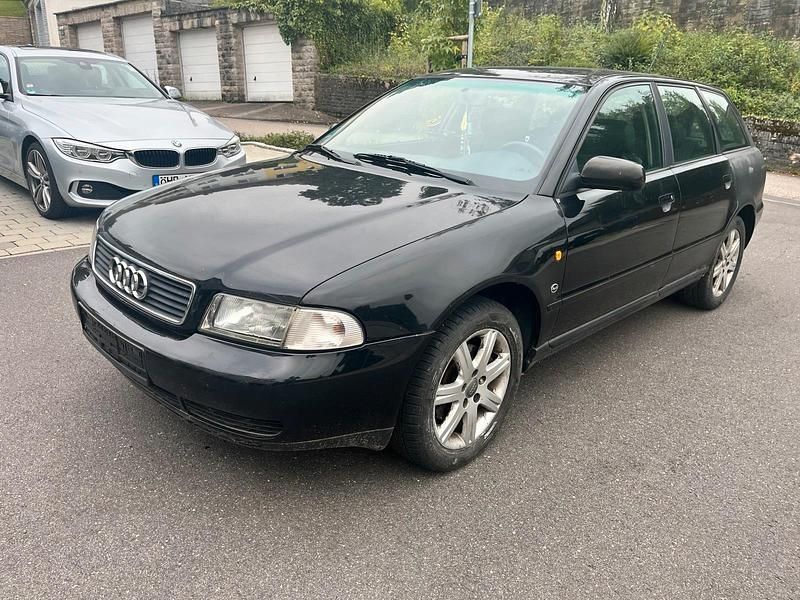 Schwarz Gebraucht 1997 Audi A4 Kombi | 1.000 € (Etwas zu teuer) - Bild 1/4