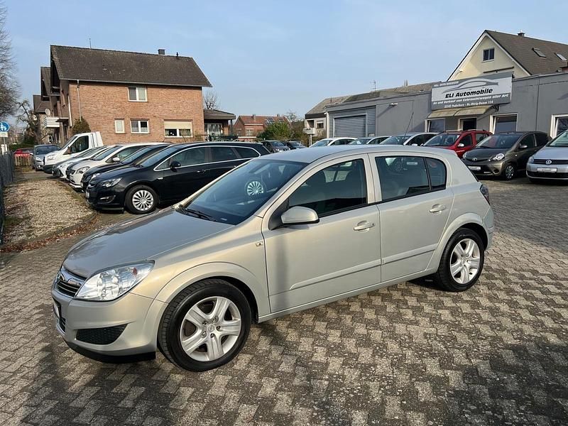 Gebraucht Opel Astra Edition 116 PS (85 kW) 2009 Grau Kleinwagen