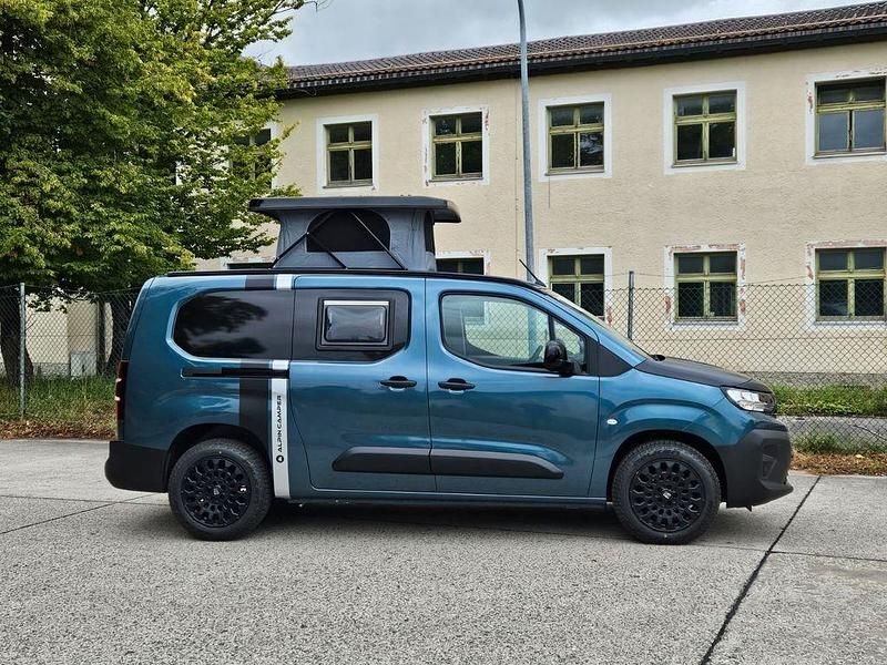 Neu Peugeot Partner 131 PS (96 kW) 2025 Grün Van / Kleinbus