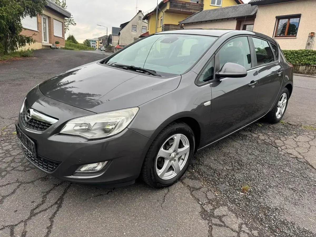 Gebraucht Opel Astra 120 PS (88 kW) 2010 Grau Limousine