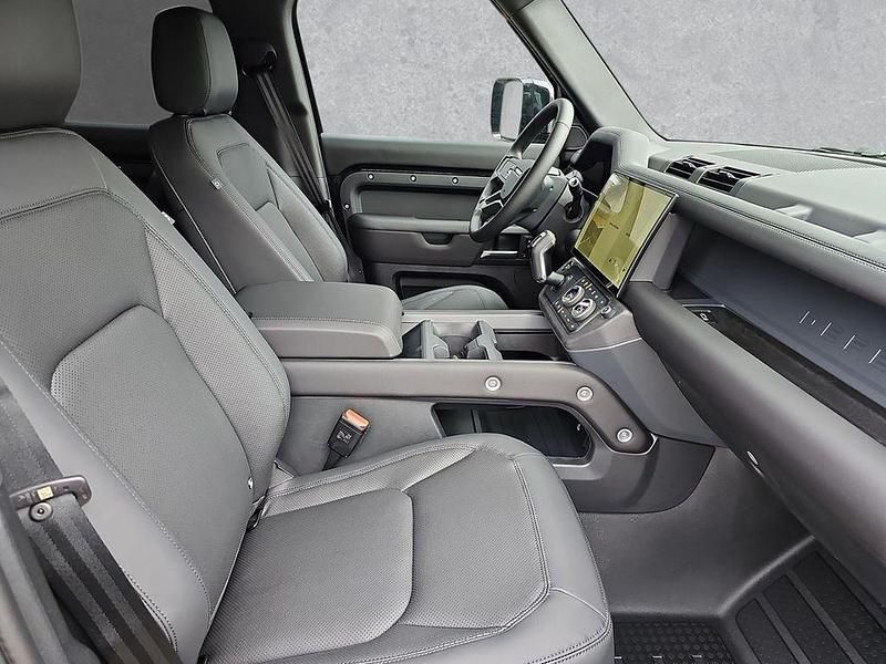 Gebraucht Land Rover Defender SE Dynamic 250 PS (183 kW) 2026 Schwarz SUV