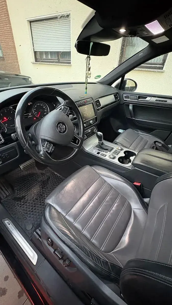 Używany VW Touareg 262 KM (192 kW) 2016 Czarny SUV