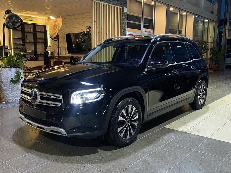 Schwarz nachtschwarz unilack Gebraucht 2023 Mercedes GLB200 Style SUV | 25.770 € (Fairer Preis) - Bild 1/4