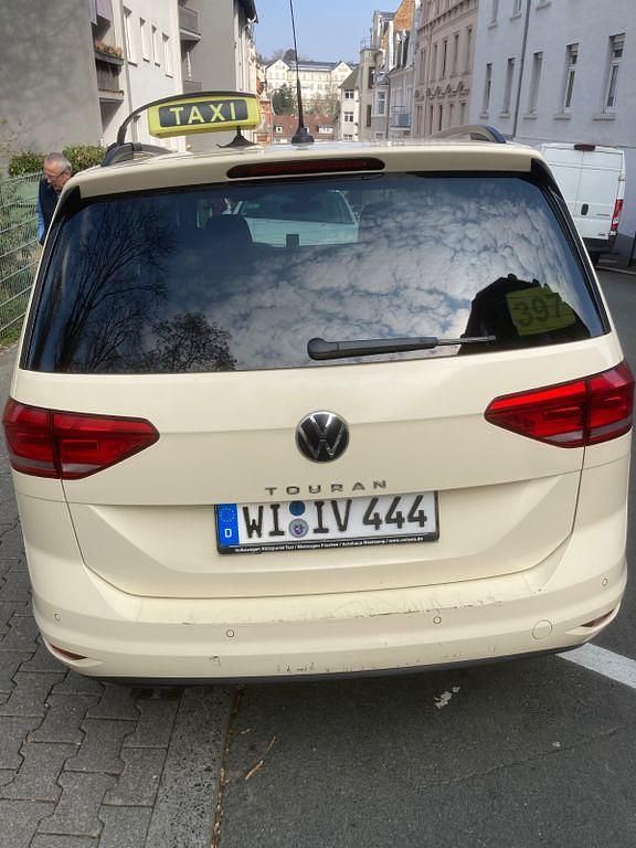 Gebraucht VW Touran 150 PS (110 kW) 2023 Beige Van / Kleinbus