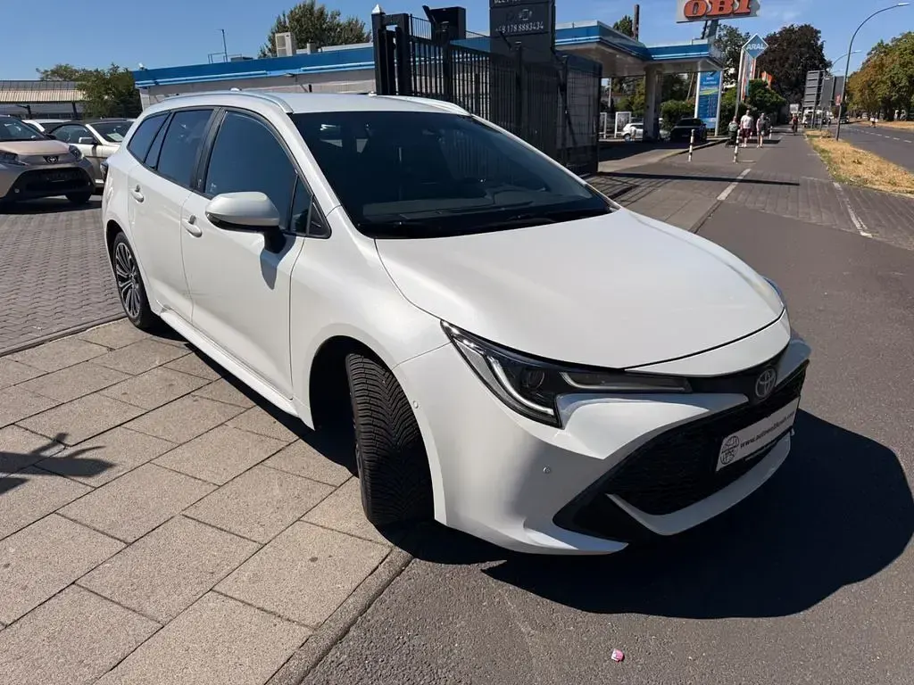 Gebraucht Toyota Corolla Team 184 PS (135 kW) 2022 Weiß Kombi
