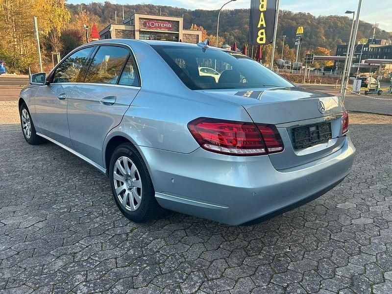Gebraucht Mercedes E220 170 PS (125 kW) 2015 Silber Limousine