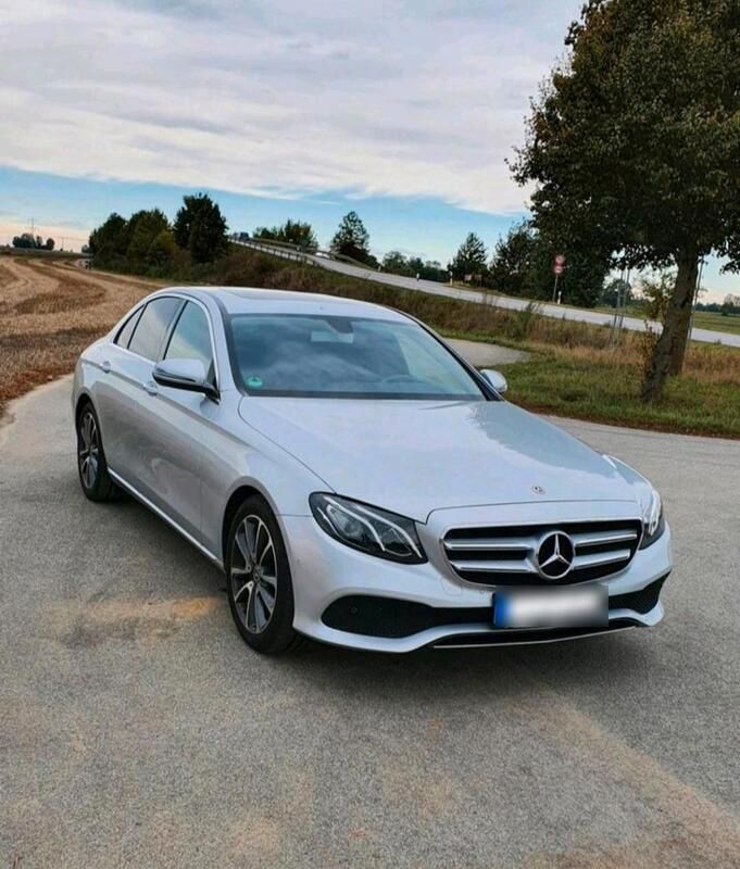 Silber Gebraucht 2018 Mercedes E250 Avantgarde Limousine | 24.899 € (Guter Preis) - Bild 1/4