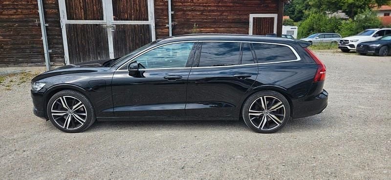 Schwarz Gebraucht 2020 Volvo V60 Inscription Kombi | 17.200 € (Guter Preis) - Bild 1/4