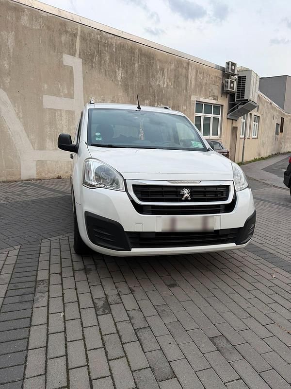 Gebraucht Peugeot TePee 100 PS (73 kW) 2017 Weiß Limousine